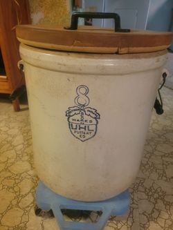 UHL Pottery Co. 8 Gallon Crock with Wooden Lid