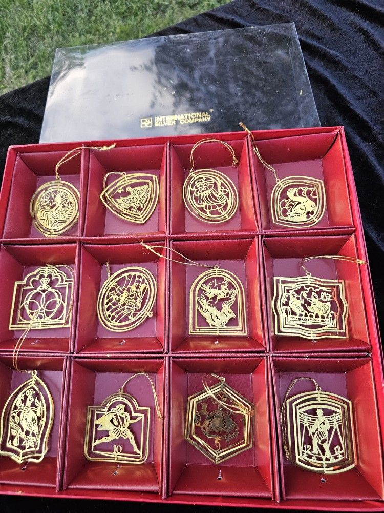 $25.00 - (12) VTG & BRASS CHRISTMAS ORNAMENTS - INTERNATION SILVER CO. "12 DAYS OF CHRISTMAS"! IN ORIGINAL BOX!