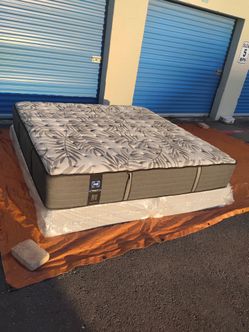 Sealy posturepedic plus king size mattress set - bedroom