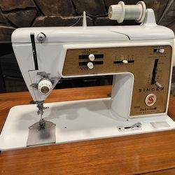 Singer Sewing Machine 