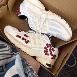 hello kitty adidas