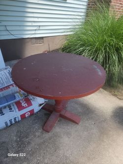 OUTDOOR/INDOOR TABLE