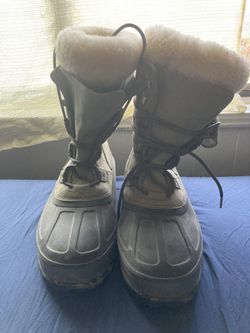 UGG insulated snow boots size 10 1/2