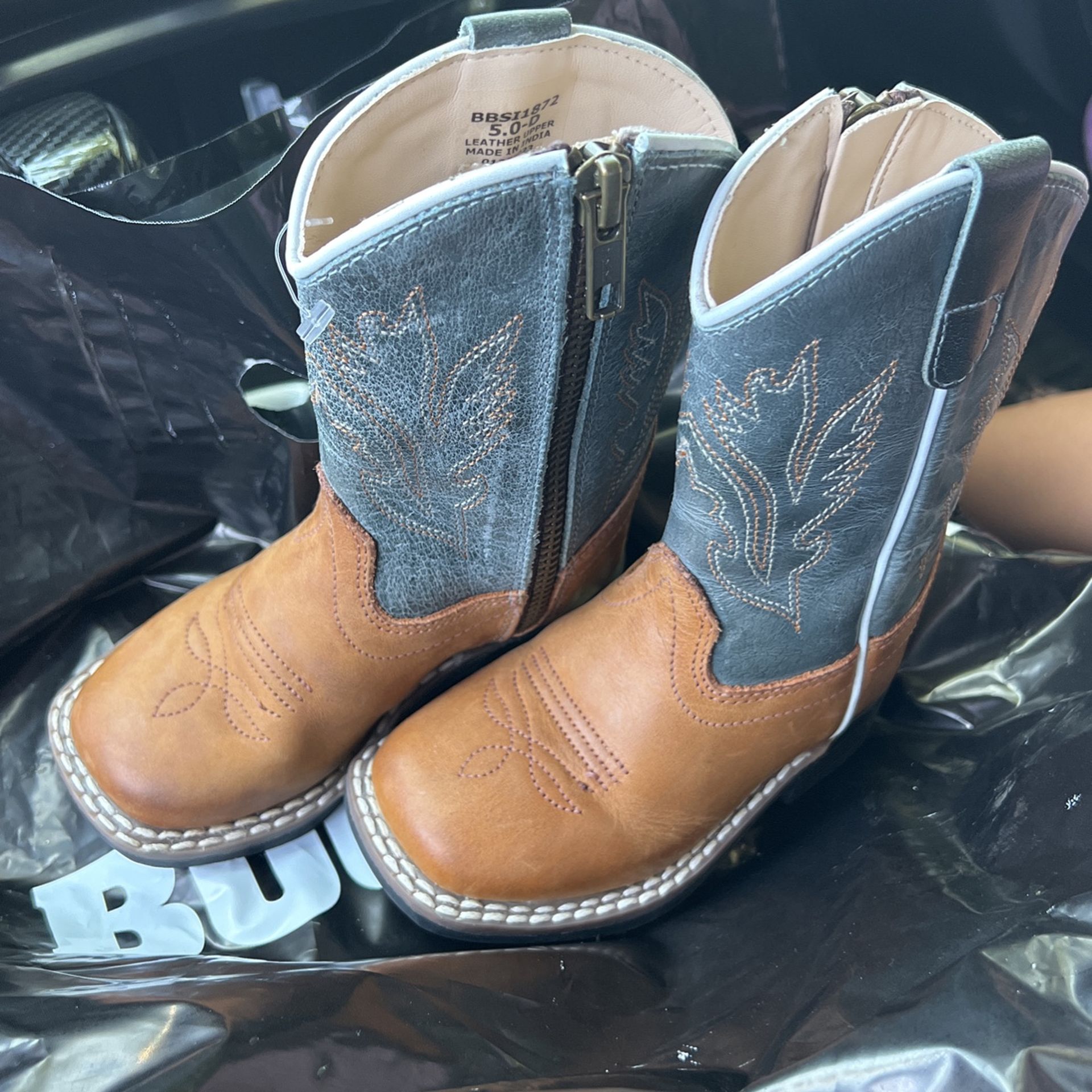 boot barn kids boots for Sale in Adelanto, CA OfferUp