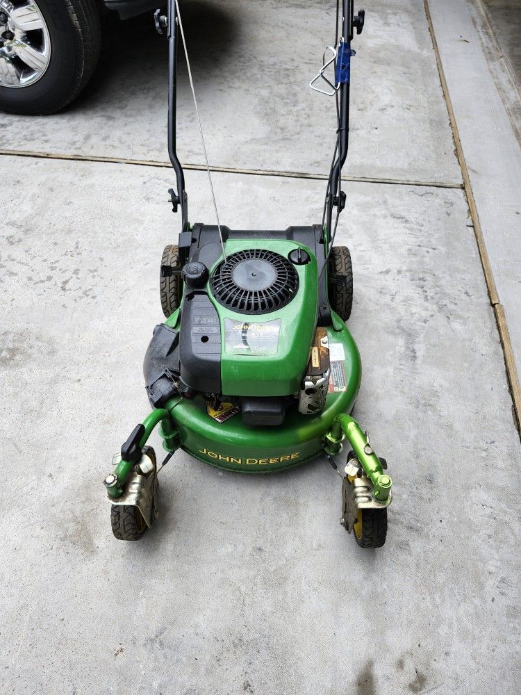 John Deere 190-cc 21-in Self-propelled Gas Lawn Mower with Briggs & Stratton Engine
