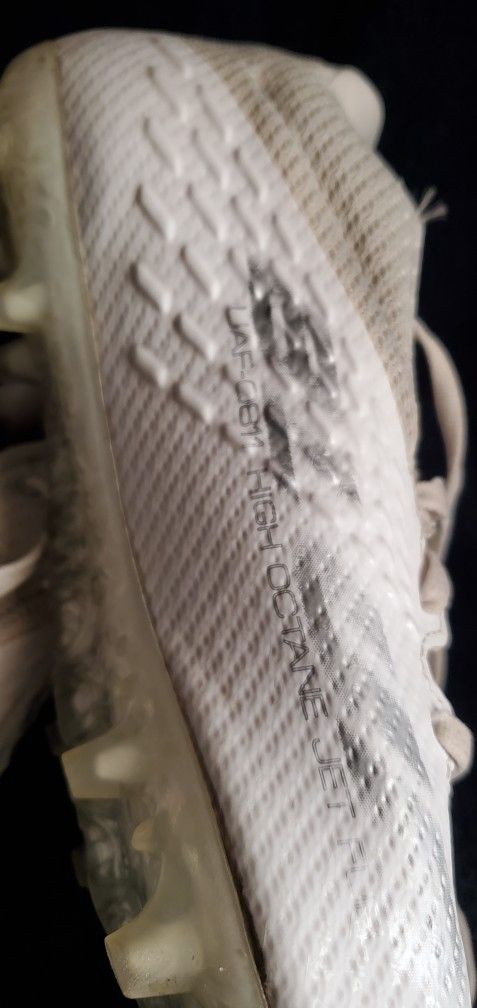 Under Armour Used Football Cleats Sizes 9 Sports & Outdoors