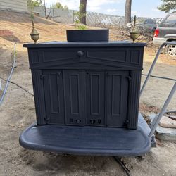 CAST IRON WOOD BURNING STOVE