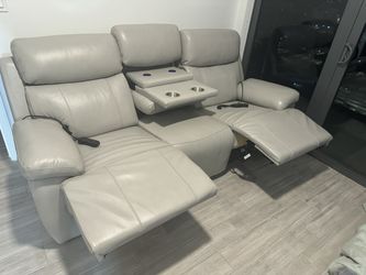 BRAND NEW Reclinable Leather Sofa