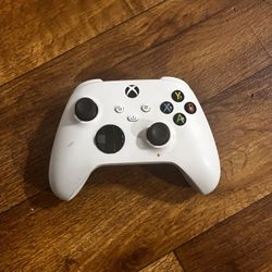 White Wireless Controler