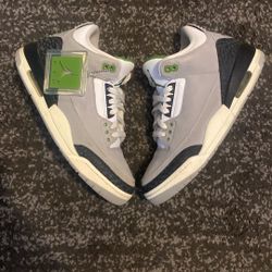 Jordan 3 “Chlorophyll” Size 9