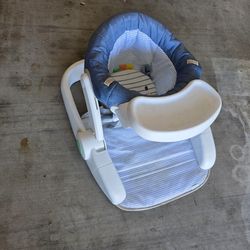 Baby floor seat with tray