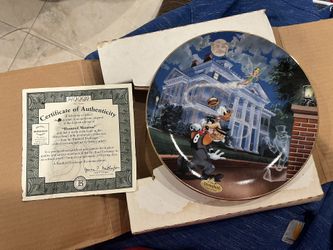 Bradford Exchange Disney Haunted Mansion Plate