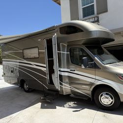 Winnebago Navion 24D