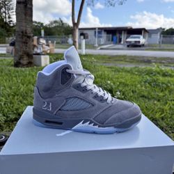 Wolf Grey Size 9