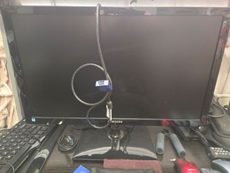 Samsung Flat Screen Computer Monitor 24"