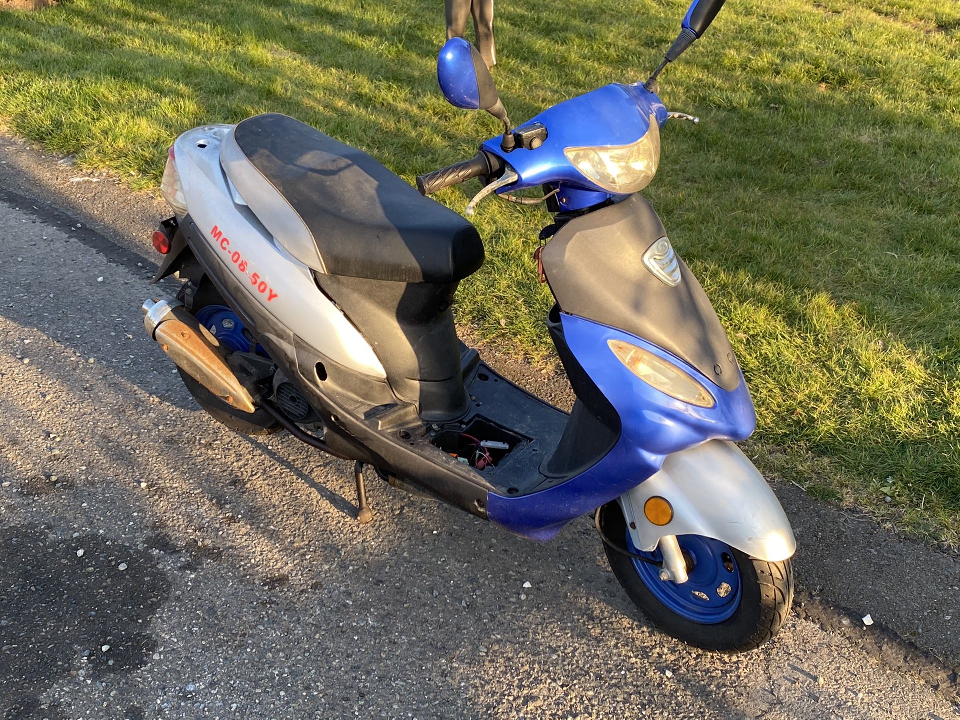 2009 clean title no spark moped scooter