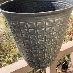 Beautiful Classic Planter Bucket