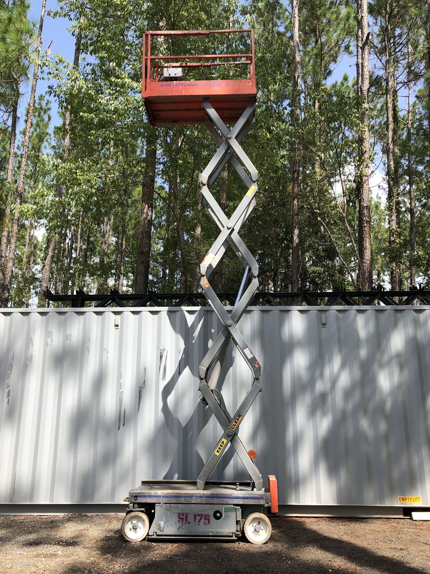 2006 Skyjack 3219 (Brand New Batteries) for Sale in Clermont, FL OfferUp