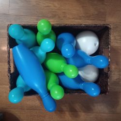 Bowling Pins + 2 Balls