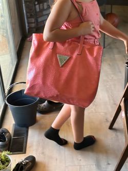 Guess tote used