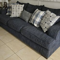 Sofa De Sala $200 Buenas Condiciones. Vienes Con 4 Cojines 