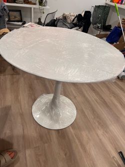 Fiberglass round kitchen table