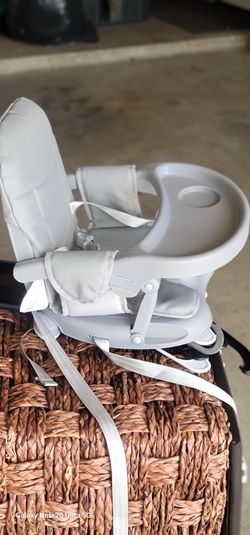 New child eating seat