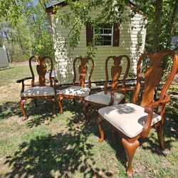Set of 4 Matching Wooden Dining Room Chairs with Covered Padded Seats Wedding Chairs in good condition. 

Pickup just outside of Denton in Burrsville