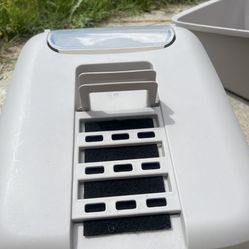 Cat litter box carrier