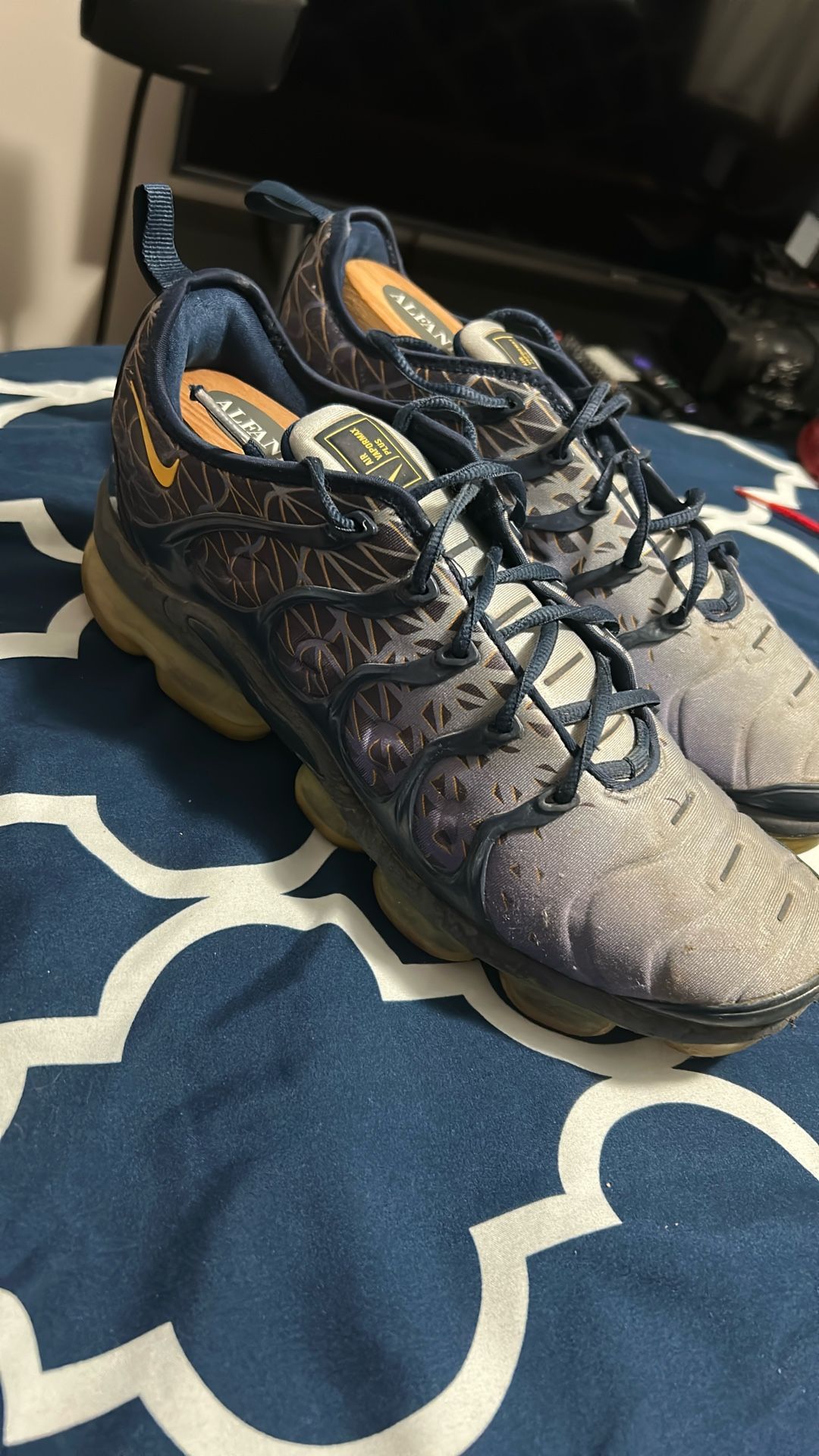 Nike Air VaporMax Plus ( Geometric Obsidian Orange) Size 9.5 Men’s Athletic Shoes