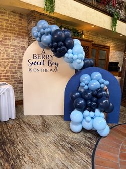 Baby shower balloon backdrop