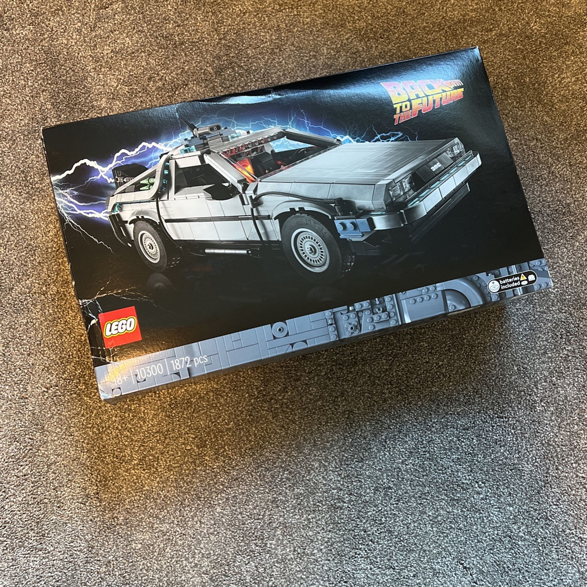 NEW Lego Delorean (damaged Box)