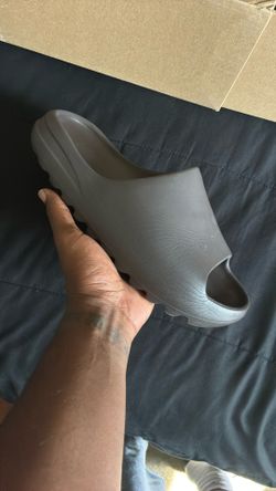 Soot Yeezy Slides