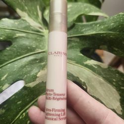 Clarins  Extra Firming Tightening Lift