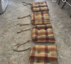 Seat cushions lot of 4