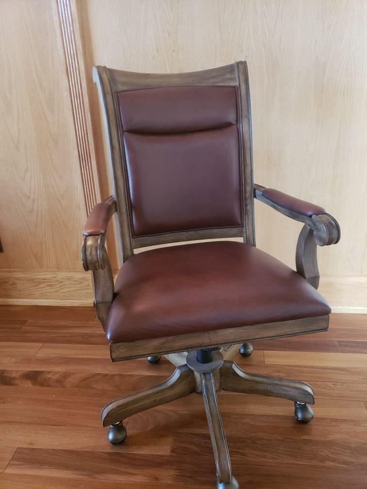 Havertys Avondale desk chair for Sale in Hollywood, FL OfferUp