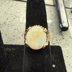 10Kt Gold Ring W/ Opal & Diamond 