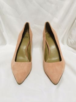 Ann Taylor Pair of pink heel shoes