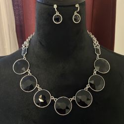 A beautiful necklace and earring set