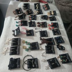 TARAMANDA COSTUMES JEWELRY  EARRINGS