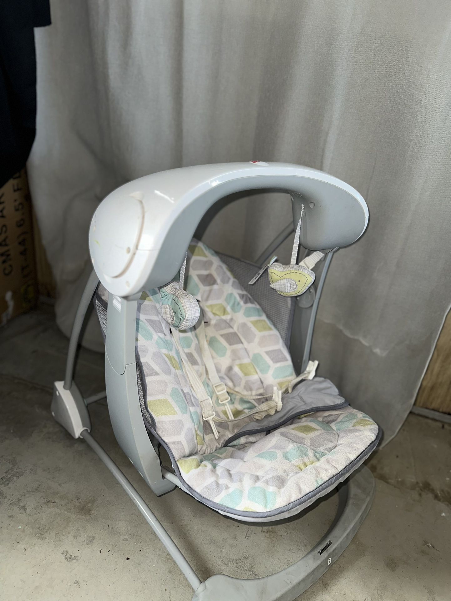 Fisher-Price Space Saver Baby Swing Comfy Padded Soft Seat Portable 6-Speed Infant Playseat