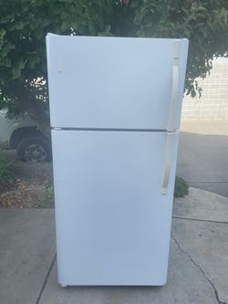 Kenmore top and bottom refrigerator for $180. Dimensions are 30Wx30Dx66H. Pick up only.