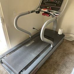 Like New Star Trac TRC Commercial Treadmill - Can Deliver