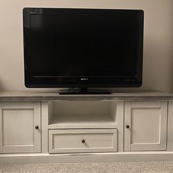Low TV Stand 