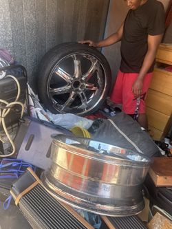 2 26’ Chevy Rims 6 Lugs Universal