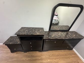 Bedroom dressers set