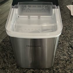 Frigidaire Ice maker 