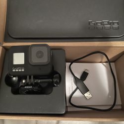 GoPro Hero8 W/Accessories