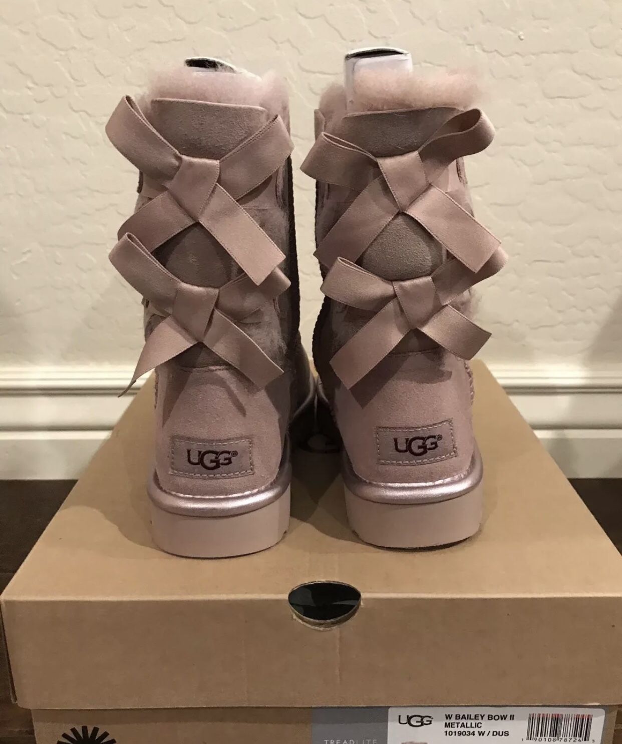 Nwt Ugg Bailey bow 2’s mauve pink size 5w