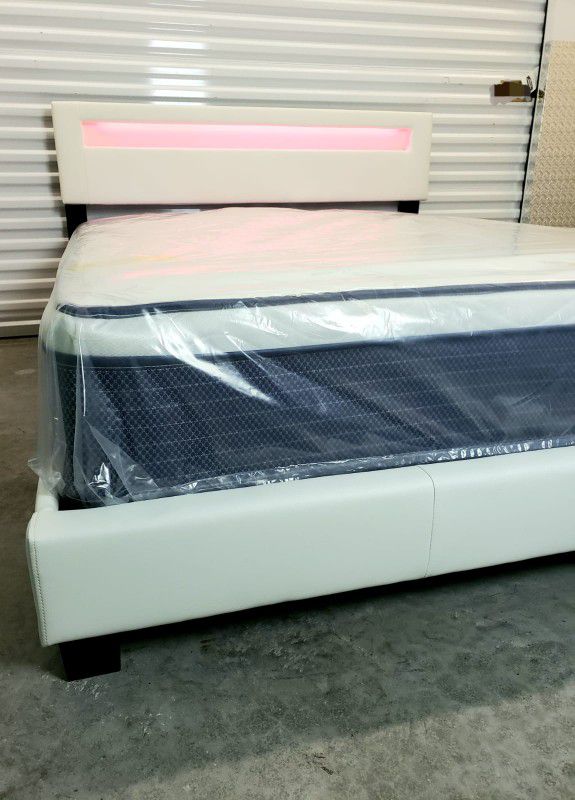 NEW QUEEN PILLOW TOP MATTRESS and BOX SPRING. Bed frame not included. 👍